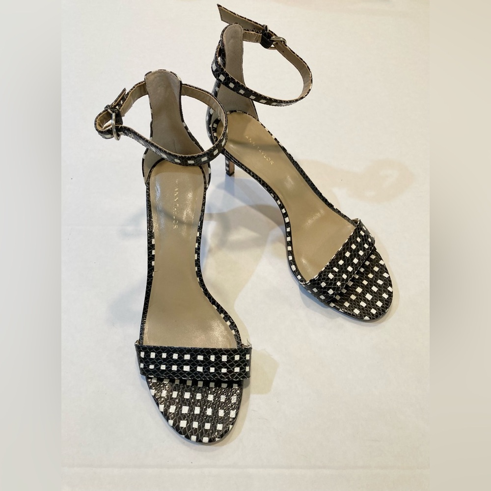 Ann Taylor EUC Size 8 Black and White Checkered Gingham Kitten Heels